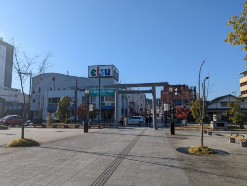 伊勢市駅の鳥居